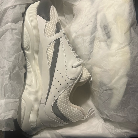these are a size 7 in men dior sneakers i ordered them from neiman marcus. white - Picture 4 of 7